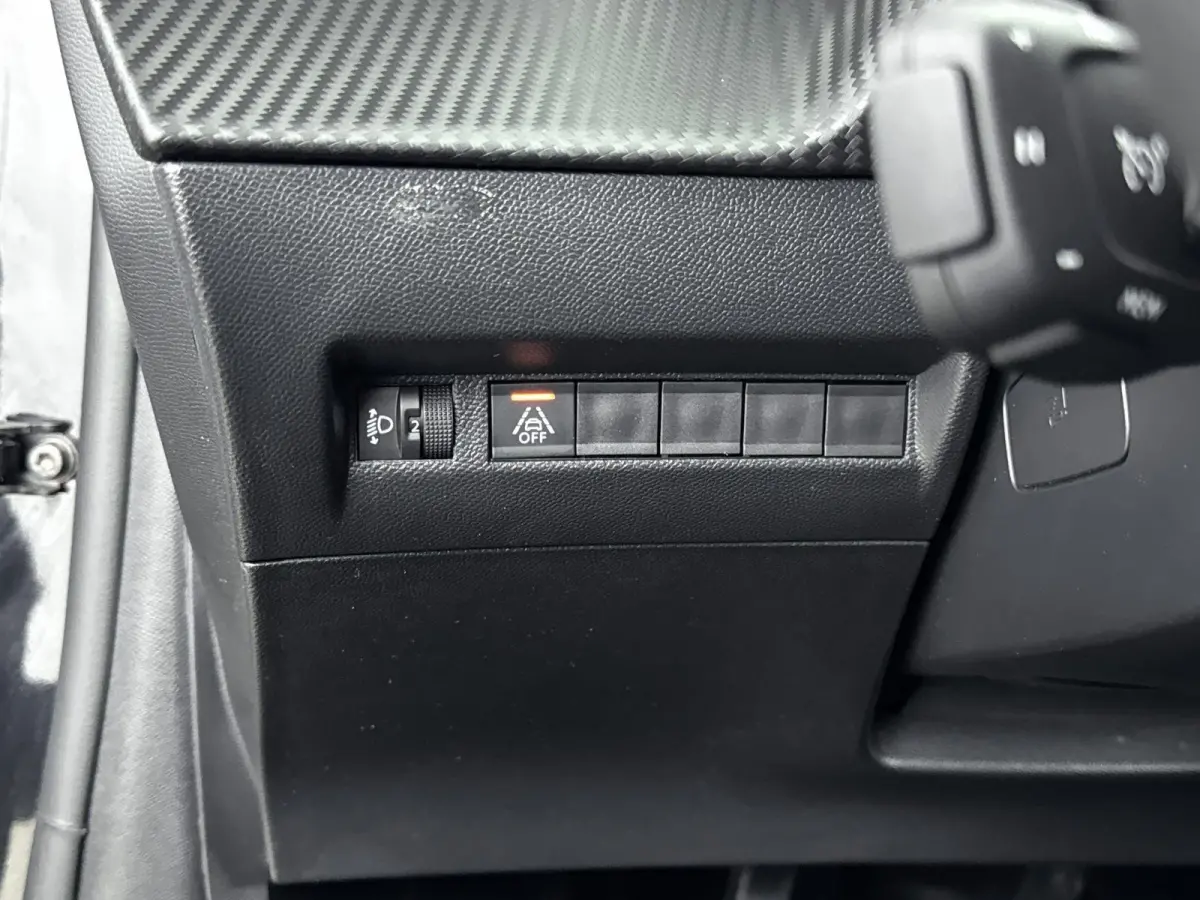 1.2 100pk Allure Pack | Lichtmetalen velgen | Camera | Climate control | Navigatie | Cruise control |