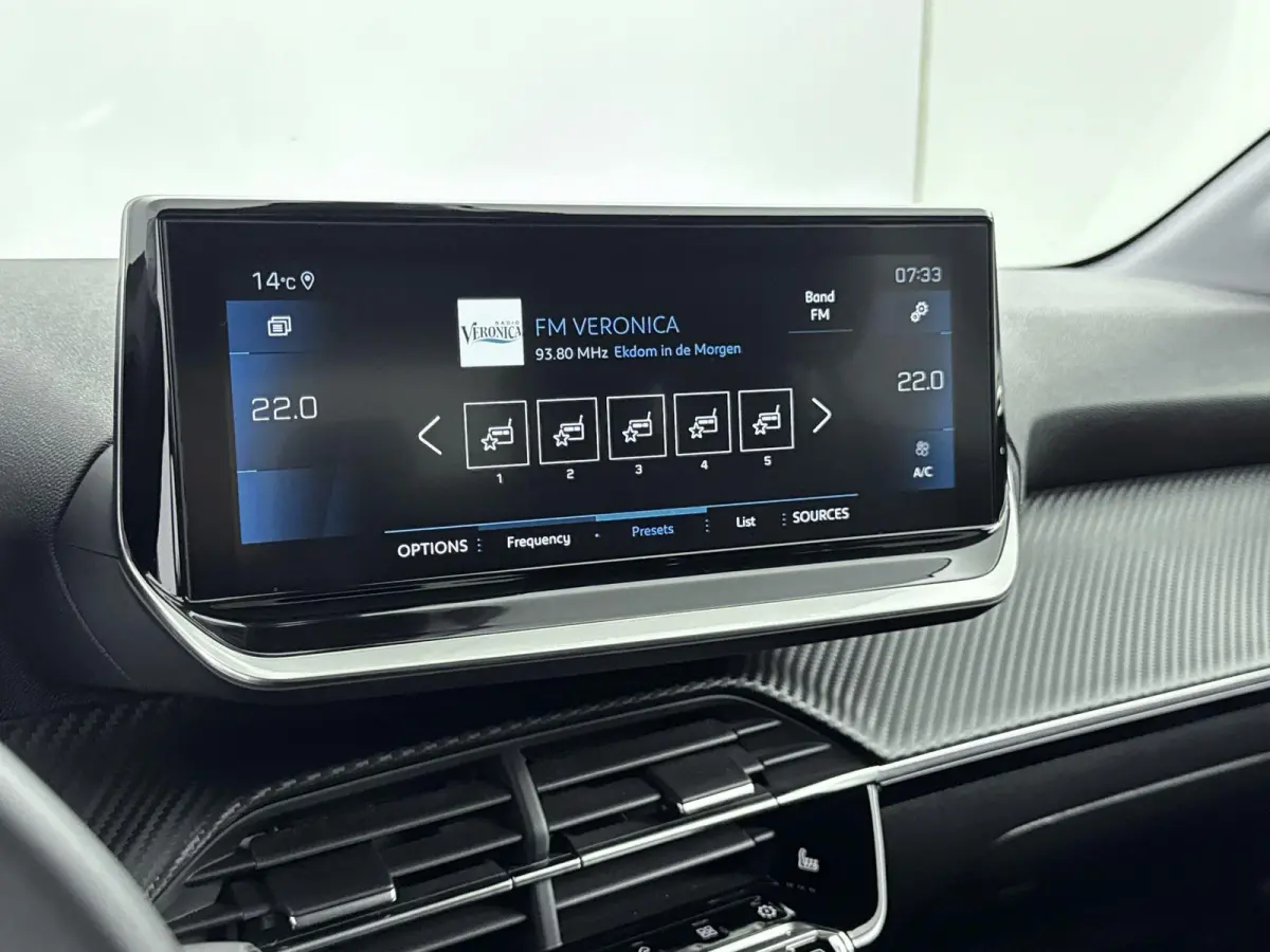 1.2 100pk Allure Pack | Lichtmetalen velgen | Camera | Climate control | Navigatie | Cruise control |