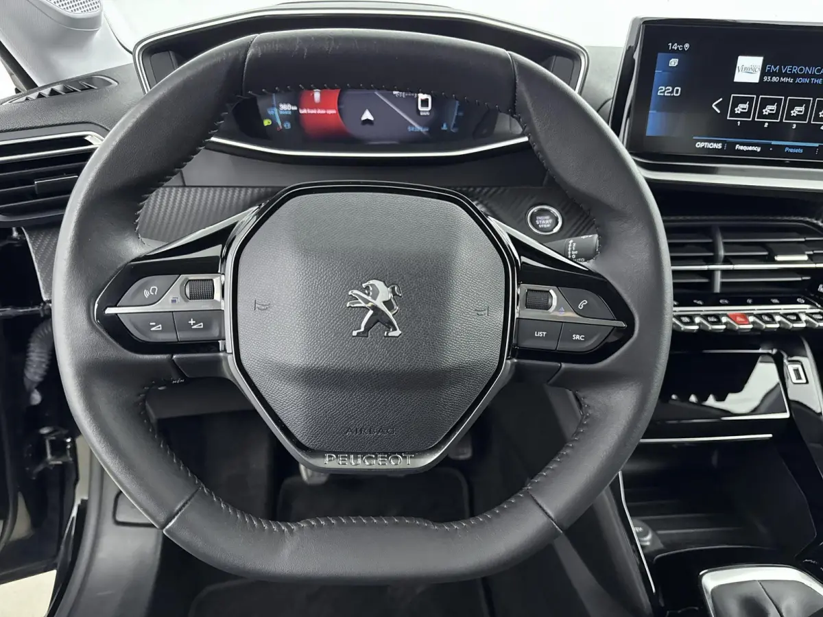 1.2 100pk Allure Pack | Lichtmetalen velgen | Camera | Climate control | Navigatie | Cruise control |