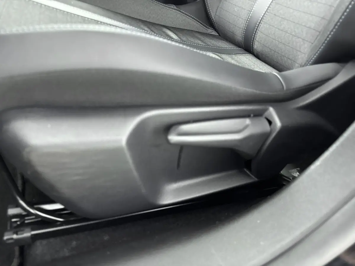 1.2 100pk Allure Pack | Lichtmetalen velgen | Camera | Climate control | Navigatie | Cruise control |