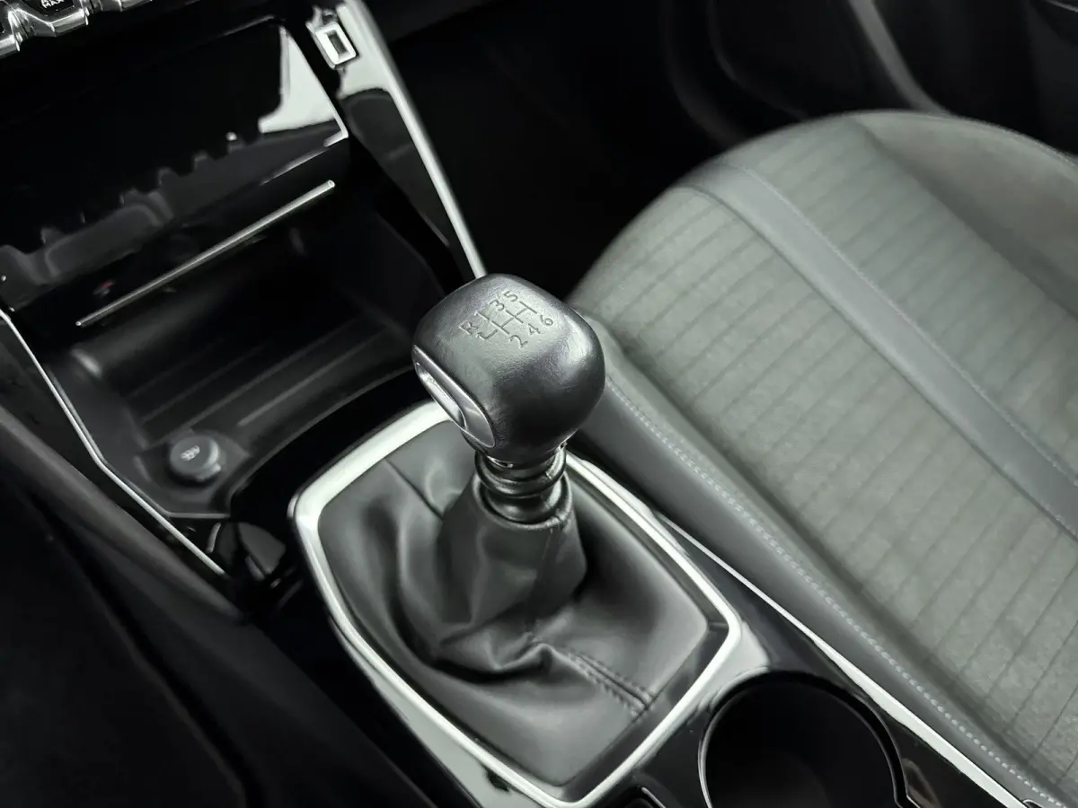 1.2 100pk Allure Pack | Lichtmetalen velgen | Camera | Climate control | Navigatie | Cruise control |