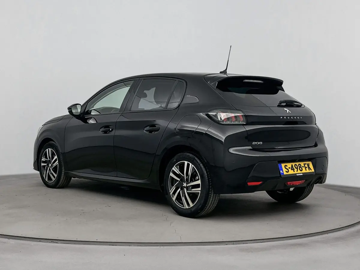 1.2 100pk Allure Pack | Lichtmetalen velgen | Camera | Climate control | Navigatie | Cruise control |