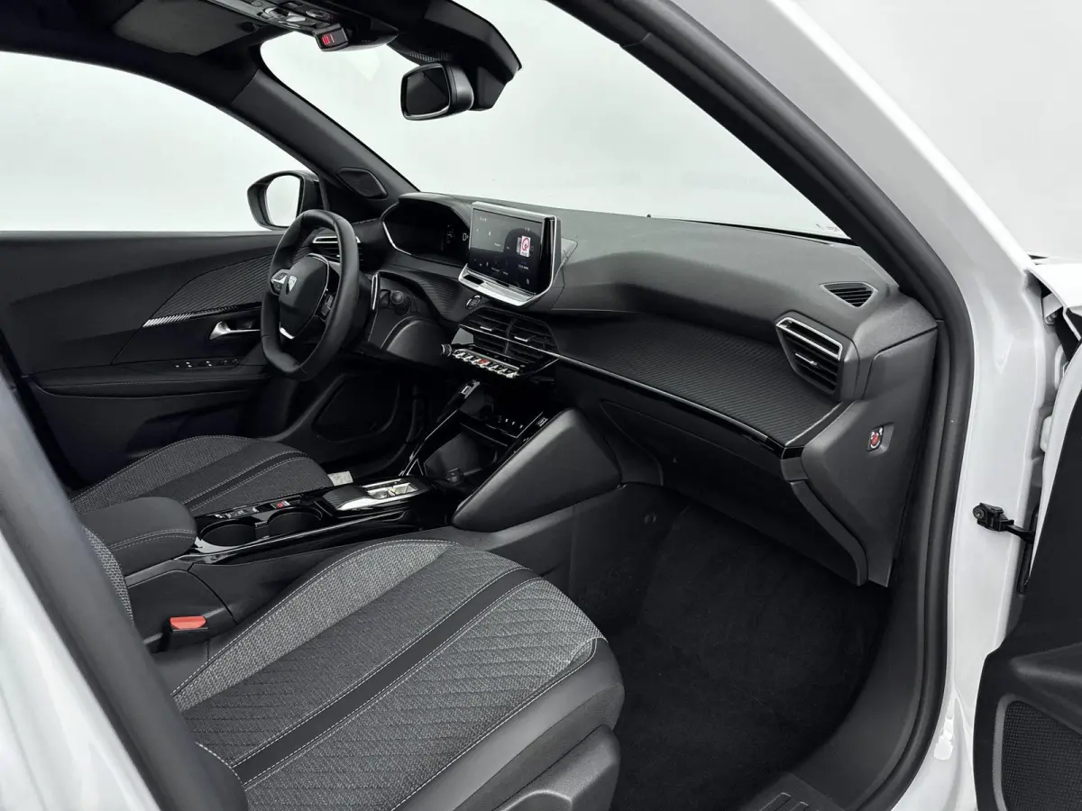 1.2 Hybrid 145 Allure | Dodehoek detectie | Camera | Navigatie | Adaptieve cruise control |