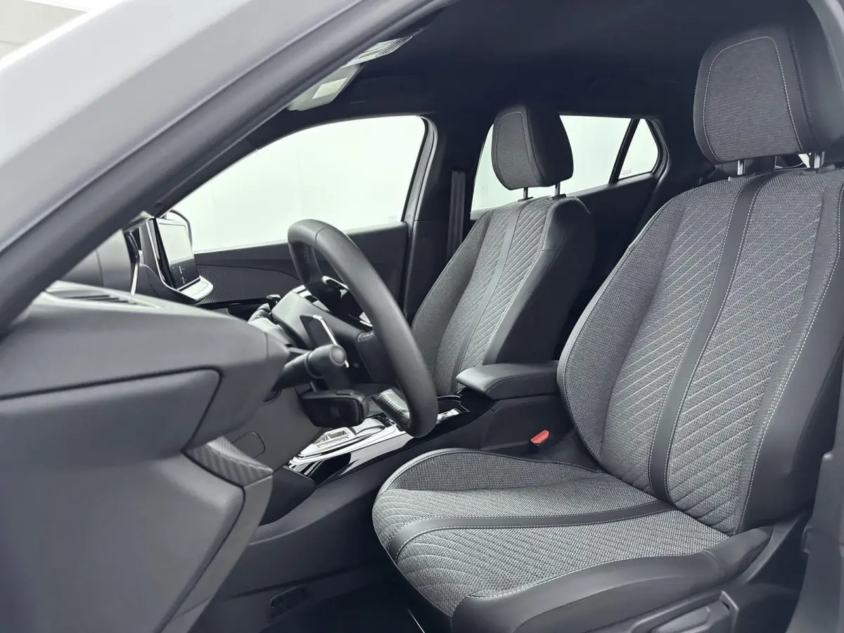1.2 Hybrid 145 Allure | Dodehoek detectie | Camera | Navigatie | Adaptieve cruise control |