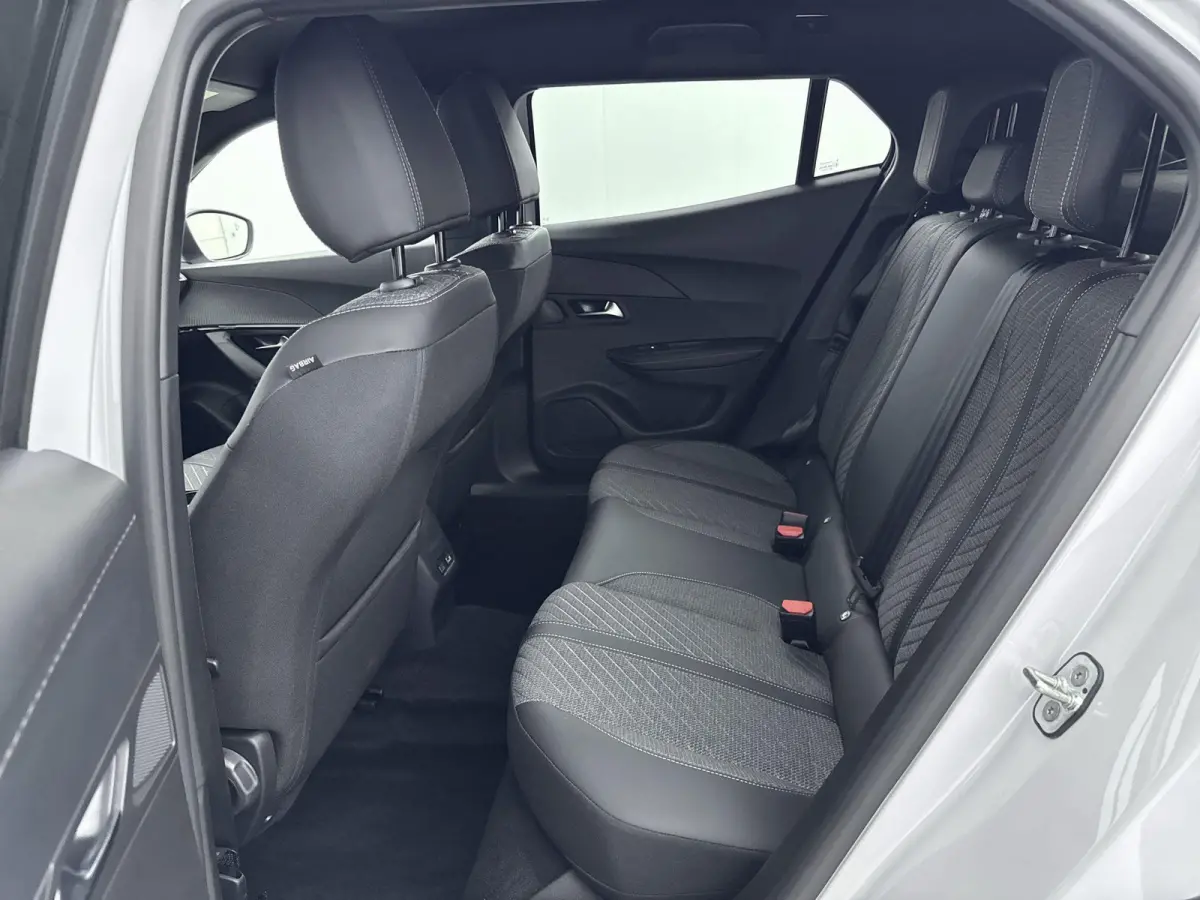 1.2 Hybrid 145 Allure | Dodehoek detectie | Camera | Navigatie | Adaptieve cruise control |
