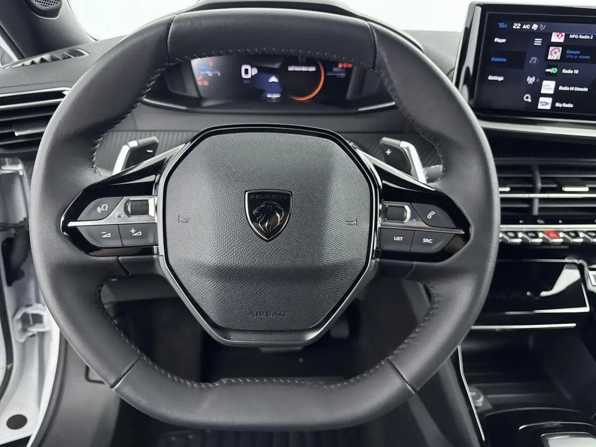 1.2 Hybrid 145 Allure | Dodehoek detectie | Camera | Navigatie | Adaptieve cruise control |