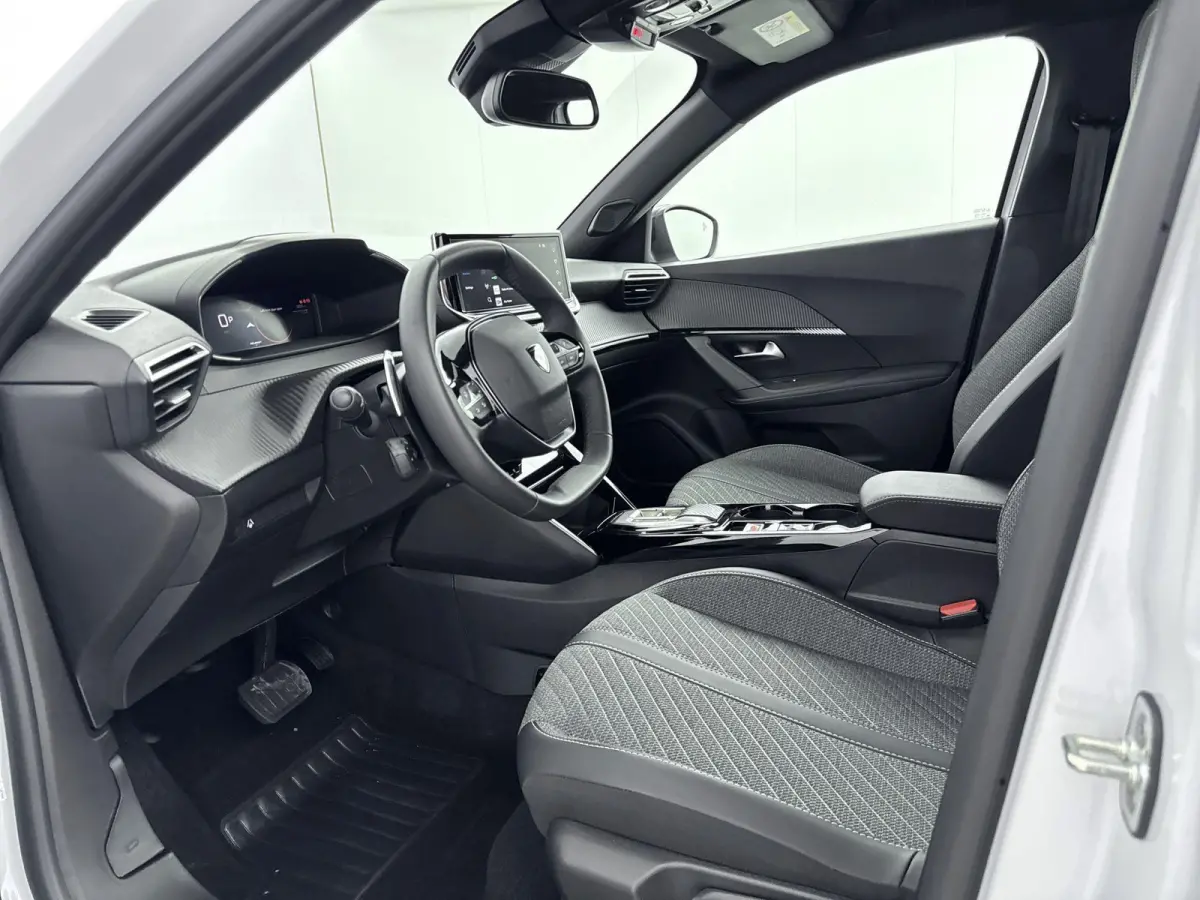1.2 Hybrid 145 Allure | Dodehoek detectie | Camera | Navigatie | Adaptieve cruise control |