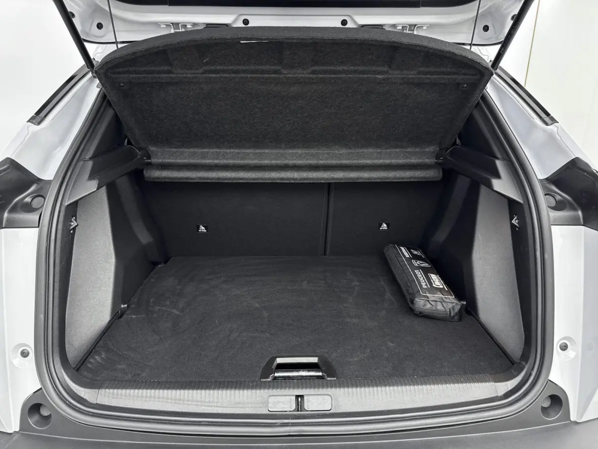 1.2 Hybrid 145 Allure | Dodehoek detectie | Camera | Navigatie | Adaptieve cruise control |