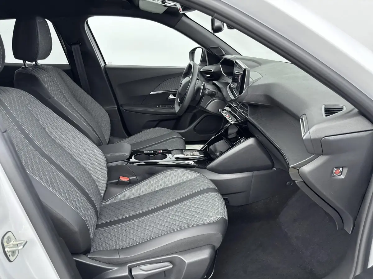 1.2 Hybrid 145 Allure | Dodehoek detectie | Camera | Navigatie | Adaptieve cruise control |
