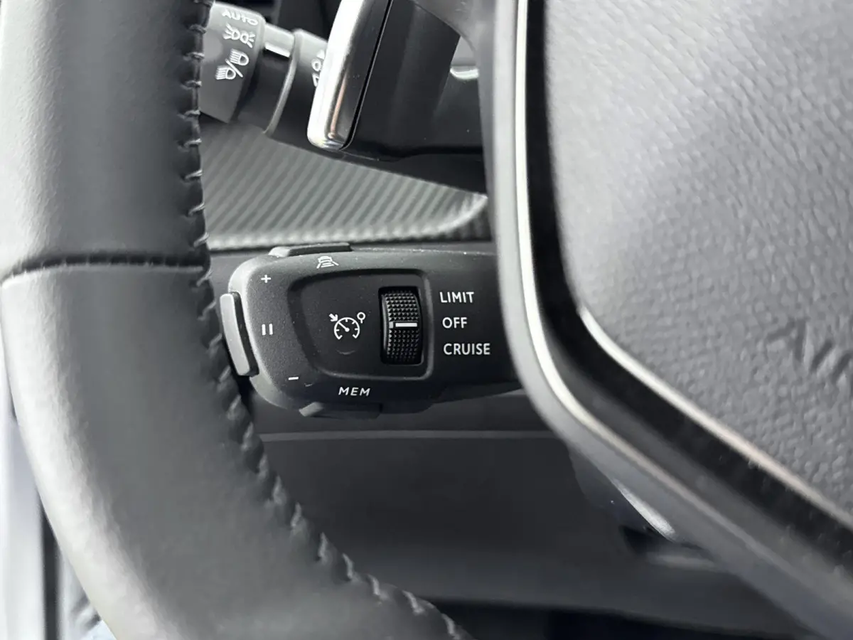 1.2 Hybrid 145 Allure | Dodehoek detectie | Camera | Navigatie | Adaptieve cruise control |