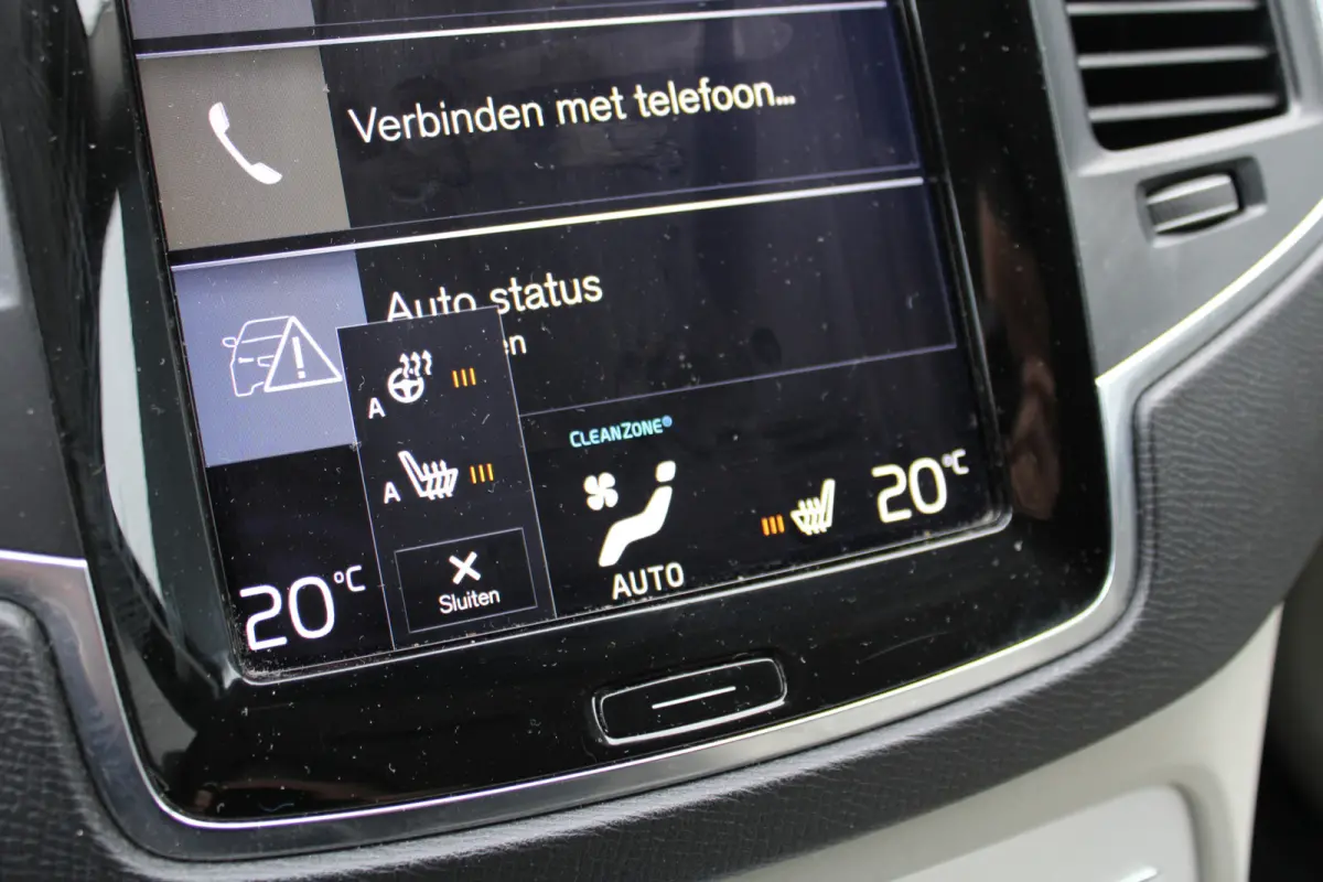 2.0 D4 Momentum 7 Zits / Trekhaak / Stoelverwarming / Meeneemprijs
