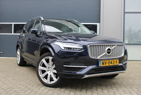 2.0 D4 Momentum 7 Zits / Trekhaak / Stoelverwarming / Meeneemprijs