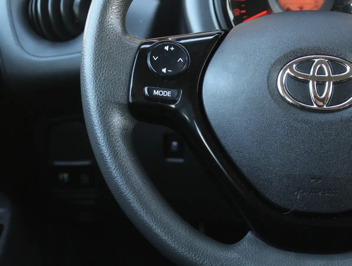 1.0 VVT-i x-fun AIRCO | CV | LED | STB | BLUETOOTH | ELRM | ISOFIX