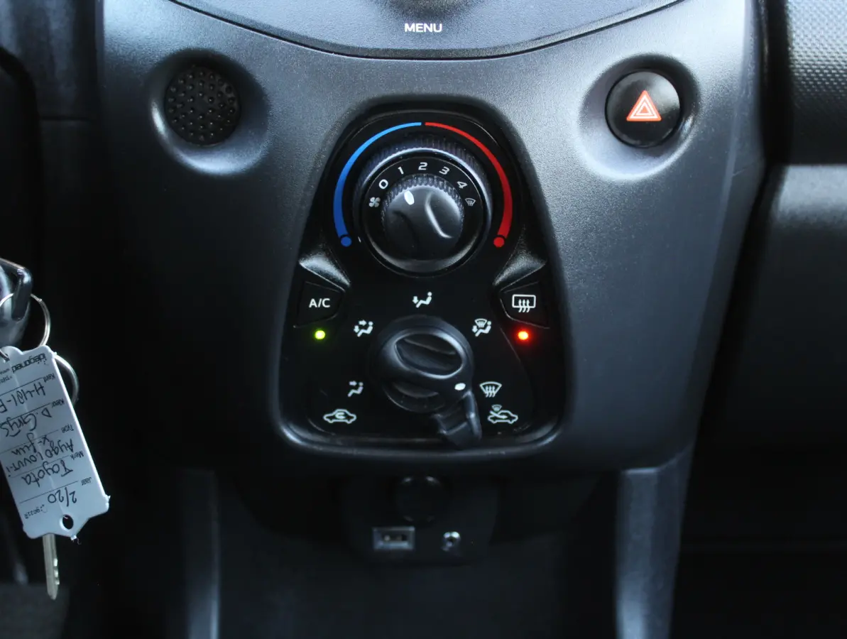 1.0 VVT-i x-fun AIRCO | CV | LED | STB | BLUETOOTH | ELRM | ISOFIX