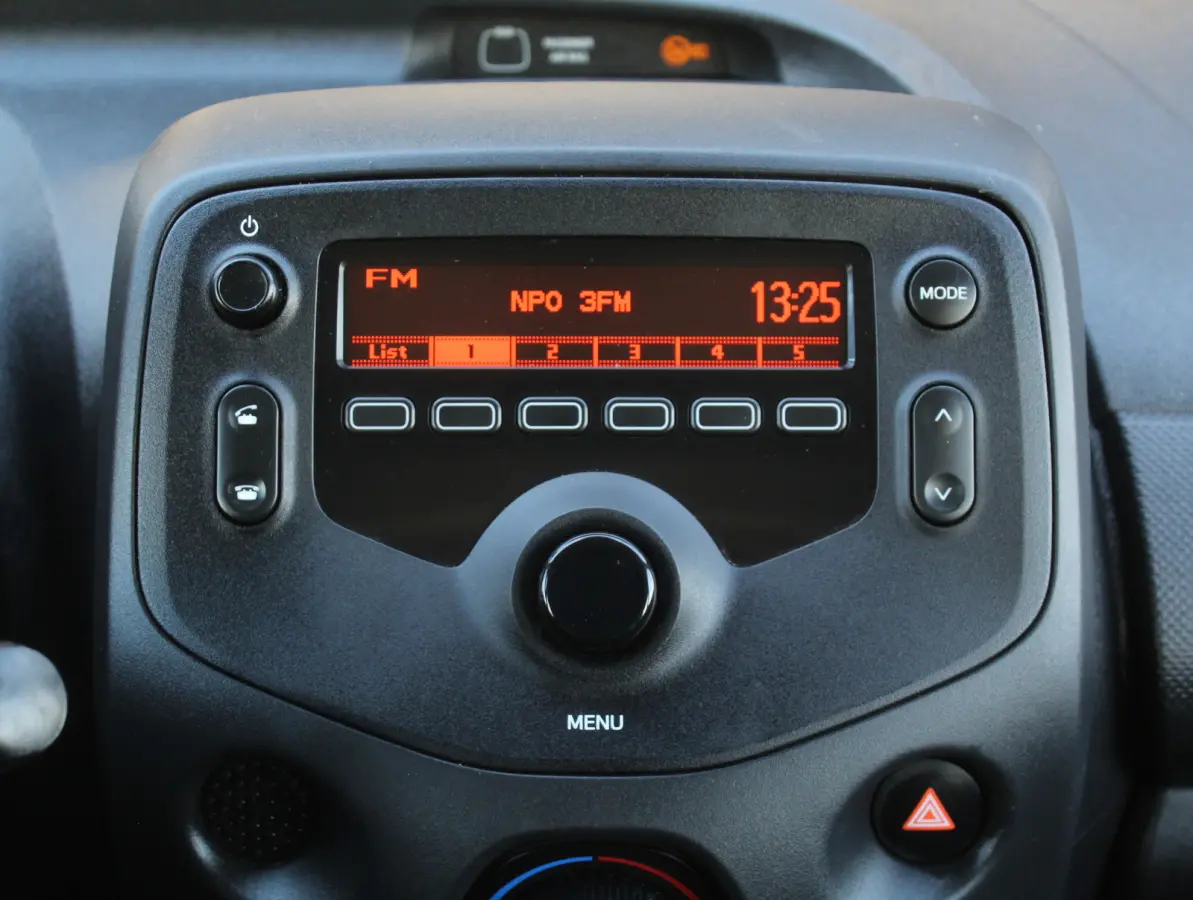 1.0 VVT-i x-fun AIRCO | CV | LED | STB | BLUETOOTH | ELRM | ISOFIX