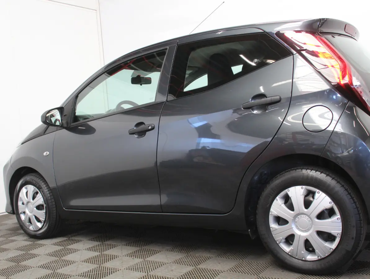 1.0 VVT-i x-fun AIRCO | CV | LED | STB | BLUETOOTH | ELRM | ISOFIX