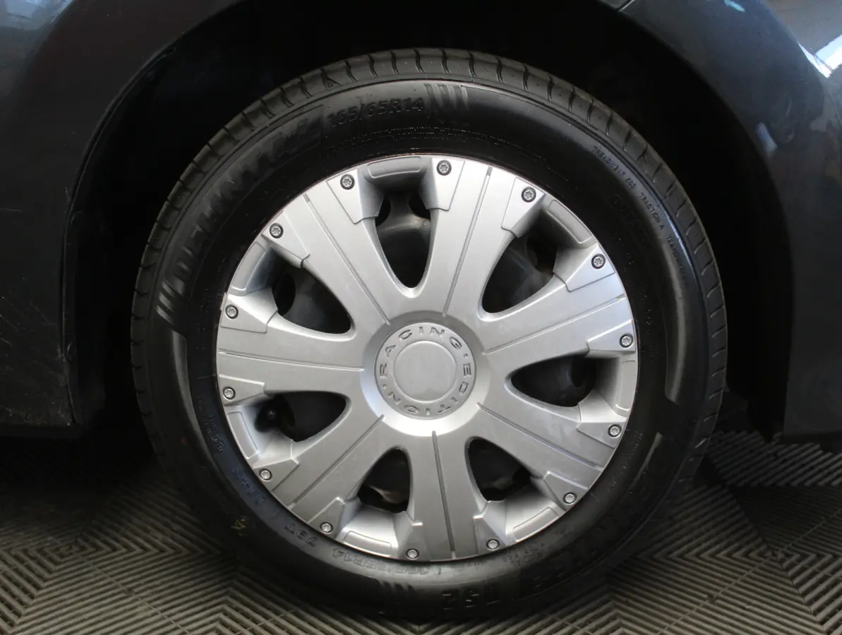 1.0 VVT-i x-fun AIRCO | CV | LED | STB | BLUETOOTH | ELRM | ISOFIX