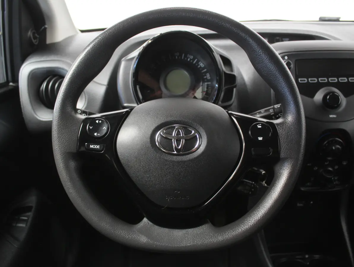 1.0 VVT-i x-fun AIRCO | CV | LED | STB | BLUETOOTH | ELRM | ISOFIX