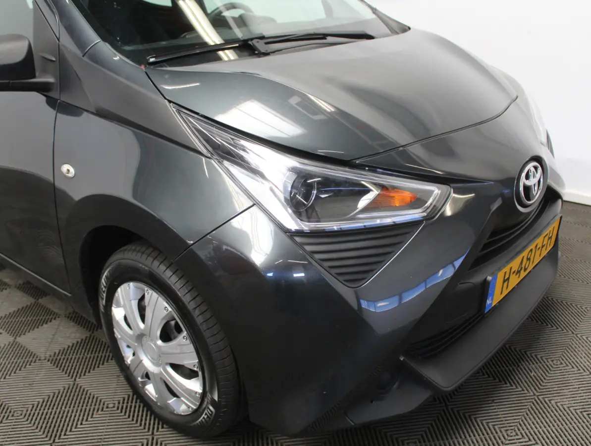 1.0 VVT-i x-fun AIRCO | CV | LED | STB | BLUETOOTH | ELRM | ISOFIX
