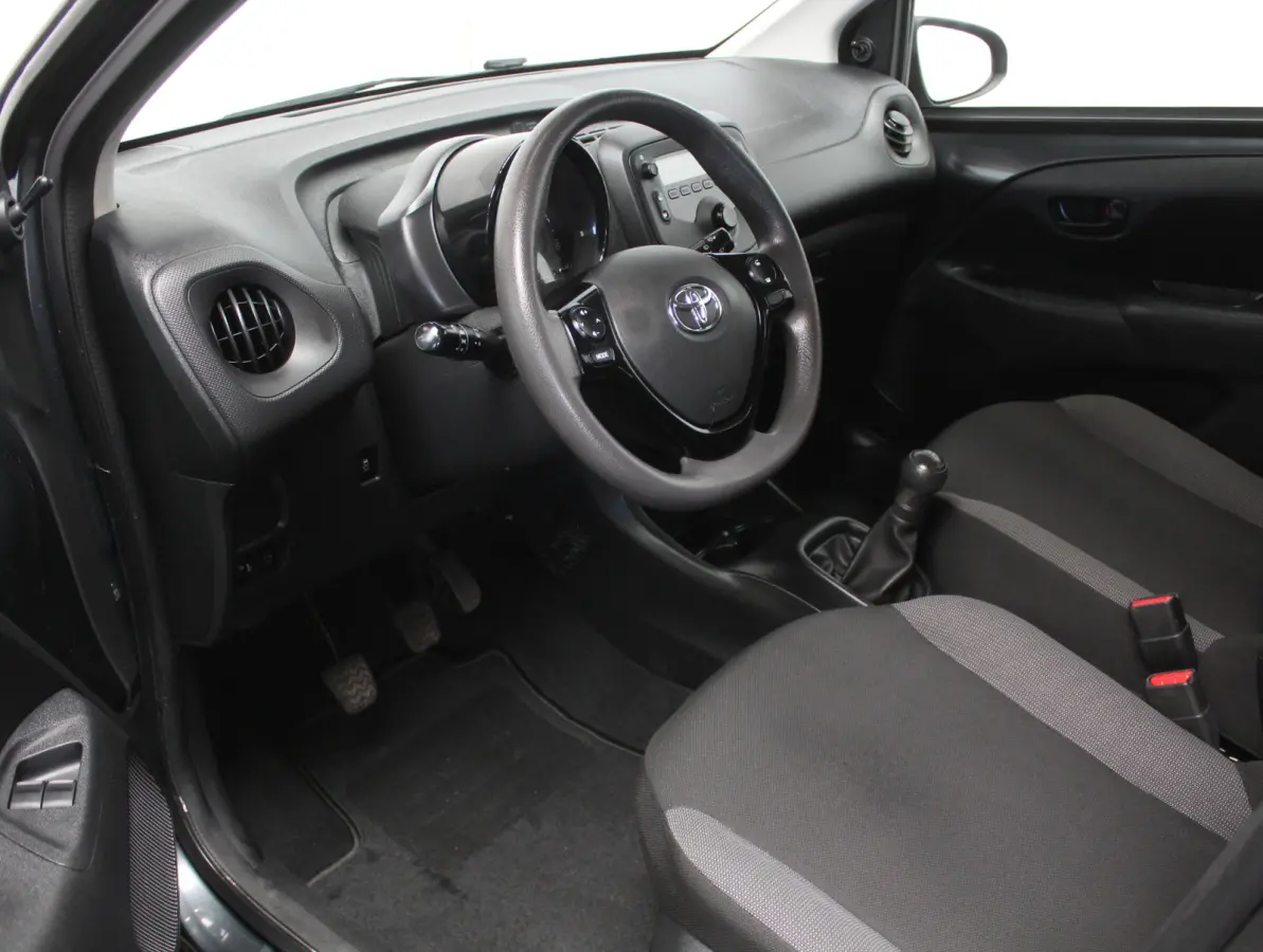 1.0 VVT-i x-fun AIRCO | CV | LED | STB | BLUETOOTH | ELRM | ISOFIX