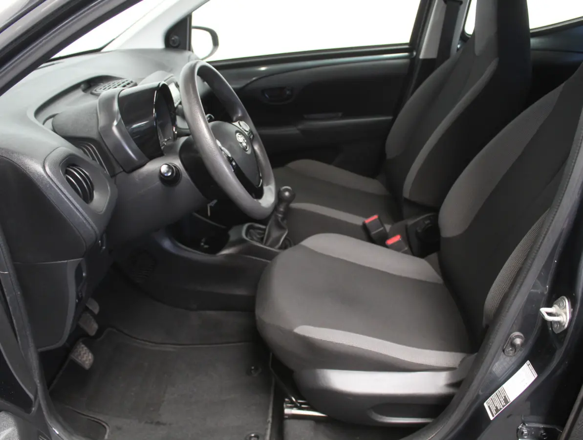 1.0 VVT-i x-fun AIRCO | CV | LED | STB | BLUETOOTH | ELRM | ISOFIX