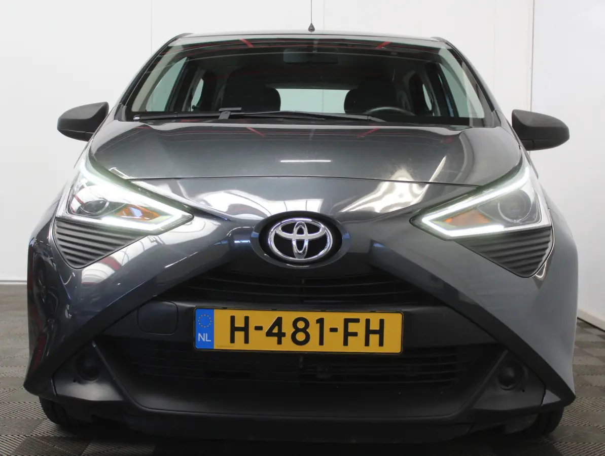 1.0 VVT-i x-fun AIRCO | CV | LED | STB | BLUETOOTH | ELRM | ISOFIX