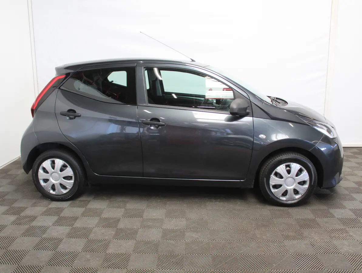 1.0 VVT-i x-fun AIRCO | CV | LED | STB | BLUETOOTH | ELRM | ISOFIX