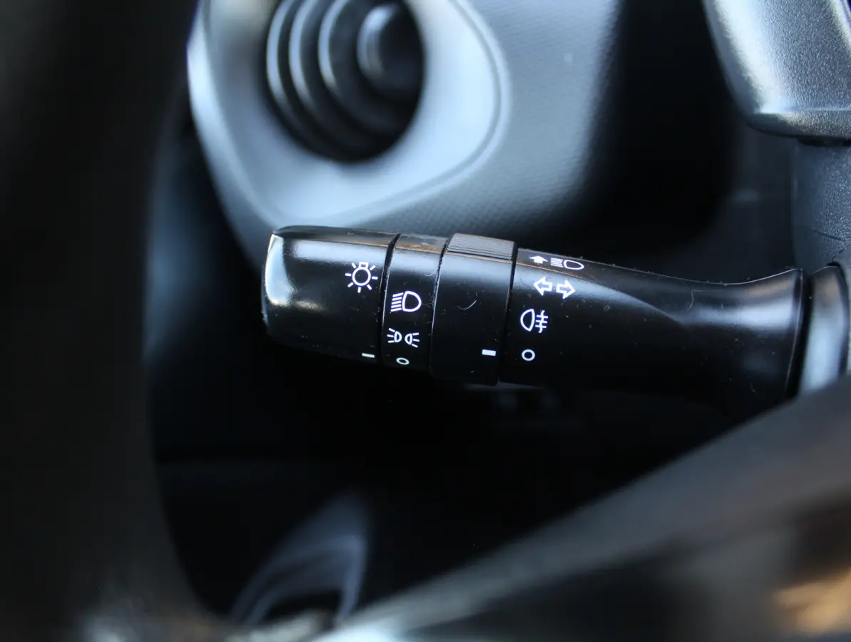 1.0 VVT-i x-fun AIRCO | CV | LED | STB | BLUETOOTH | ELRM | ISOFIX