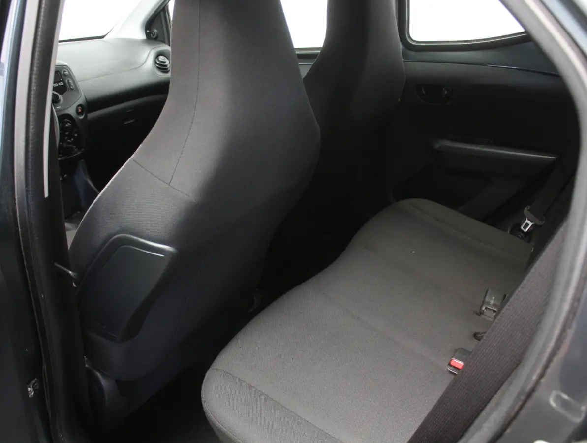 1.0 VVT-i x-fun AIRCO | CV | LED | STB | BLUETOOTH | ELRM | ISOFIX