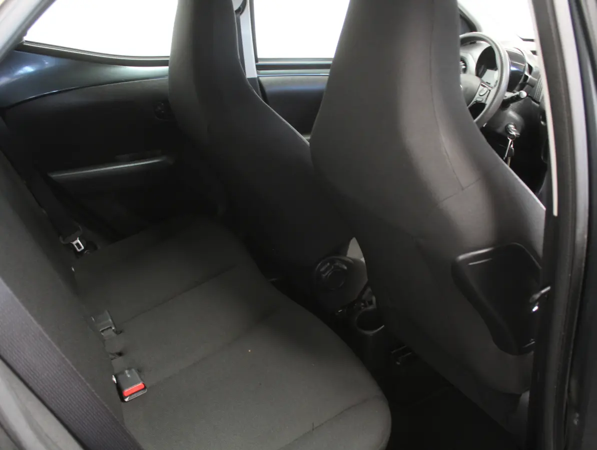 1.0 VVT-i x-fun AIRCO | CV | LED | STB | BLUETOOTH | ELRM | ISOFIX