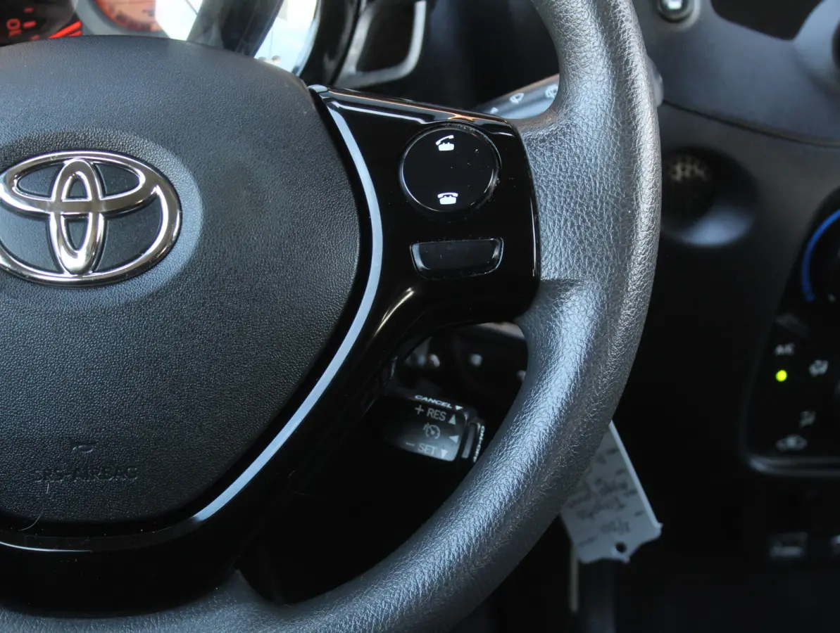 1.0 VVT-i x-fun AIRCO | CV | LED | STB | BLUETOOTH | ELRM | ISOFIX