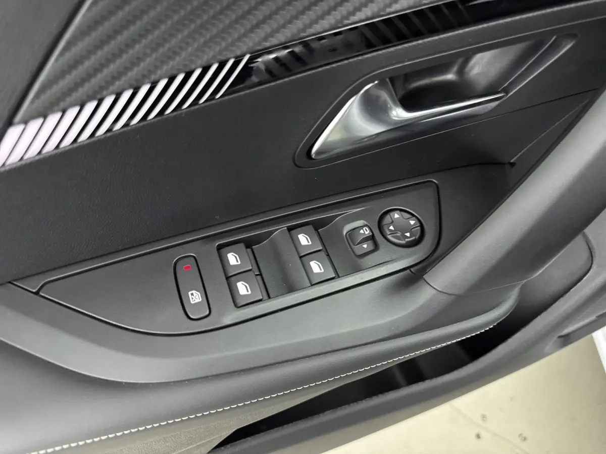 SUV 145pk Allure Hybrid | Adaptieve Cruise Control | 360 Camera | LED Koplampen | Navigatie | CarPlay