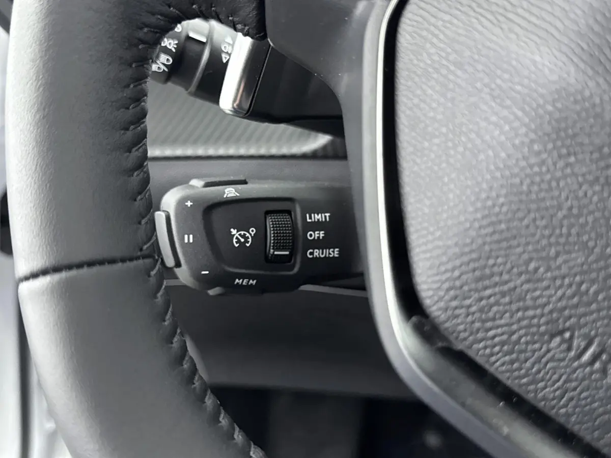 SUV 145pk Allure Hybrid | Adaptieve Cruise Control | 360 Camera | LED Koplampen | Navigatie | CarPlay
