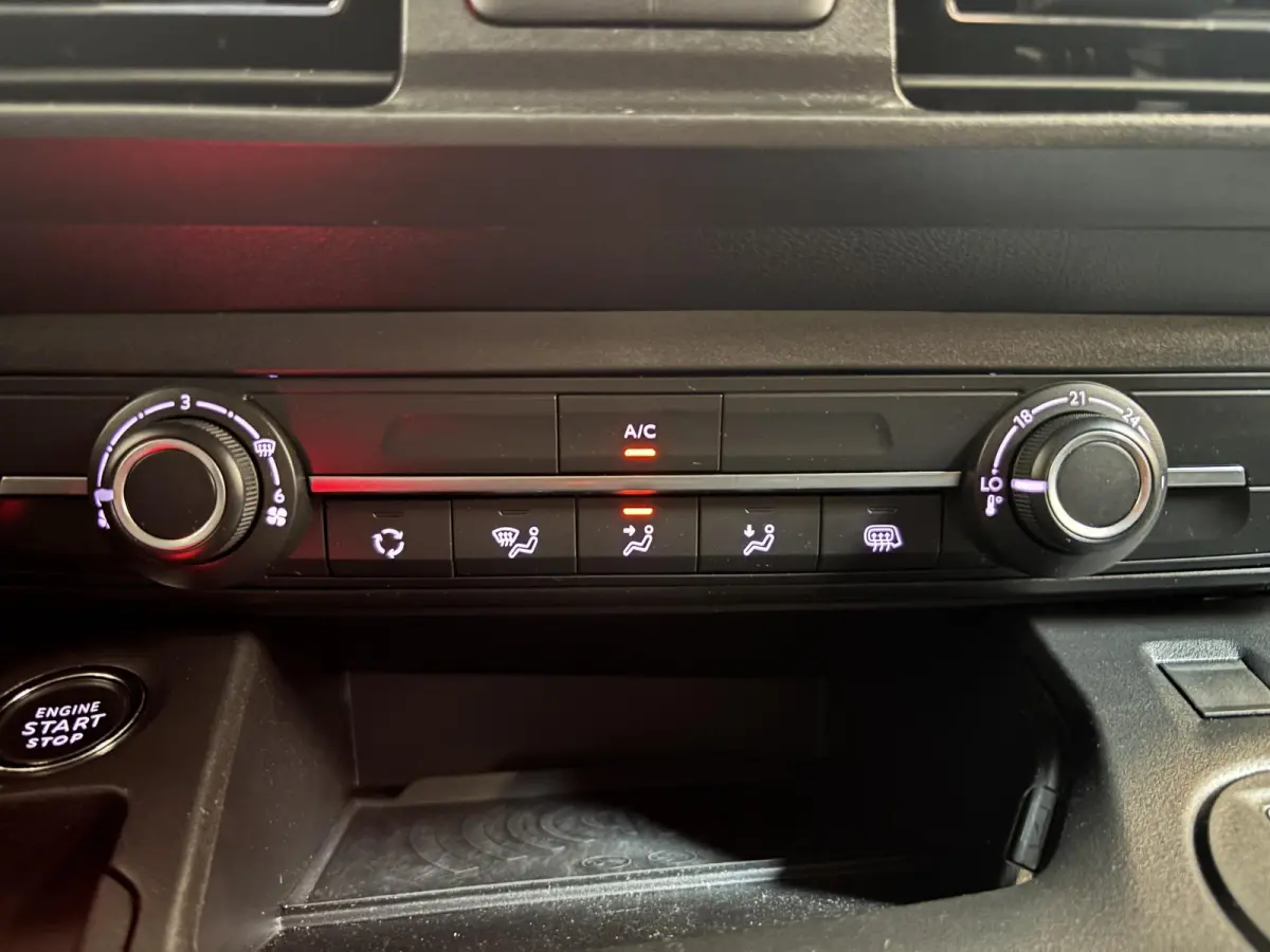 1.5 HDI 130PK L1 130PK NIEUW MODEL Airco Cruise Control  LM velgen Navi Trekhaak PDC V&A Camera