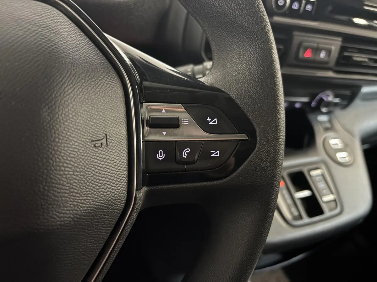 1.5 HDI 130PK L1 130PK NIEUW MODEL Airco Cruise Control  LM velgen Navi Trekhaak PDC V&A Camera
