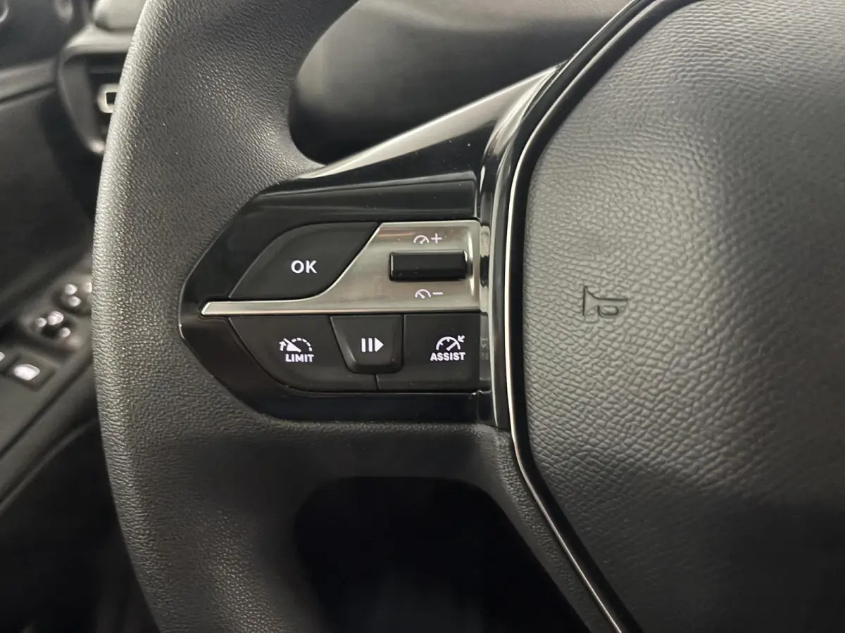 1.5 HDI 130PK L1 130PK NIEUW MODEL Airco Cruise Control  LM velgen Navi Trekhaak PDC V&A Camera