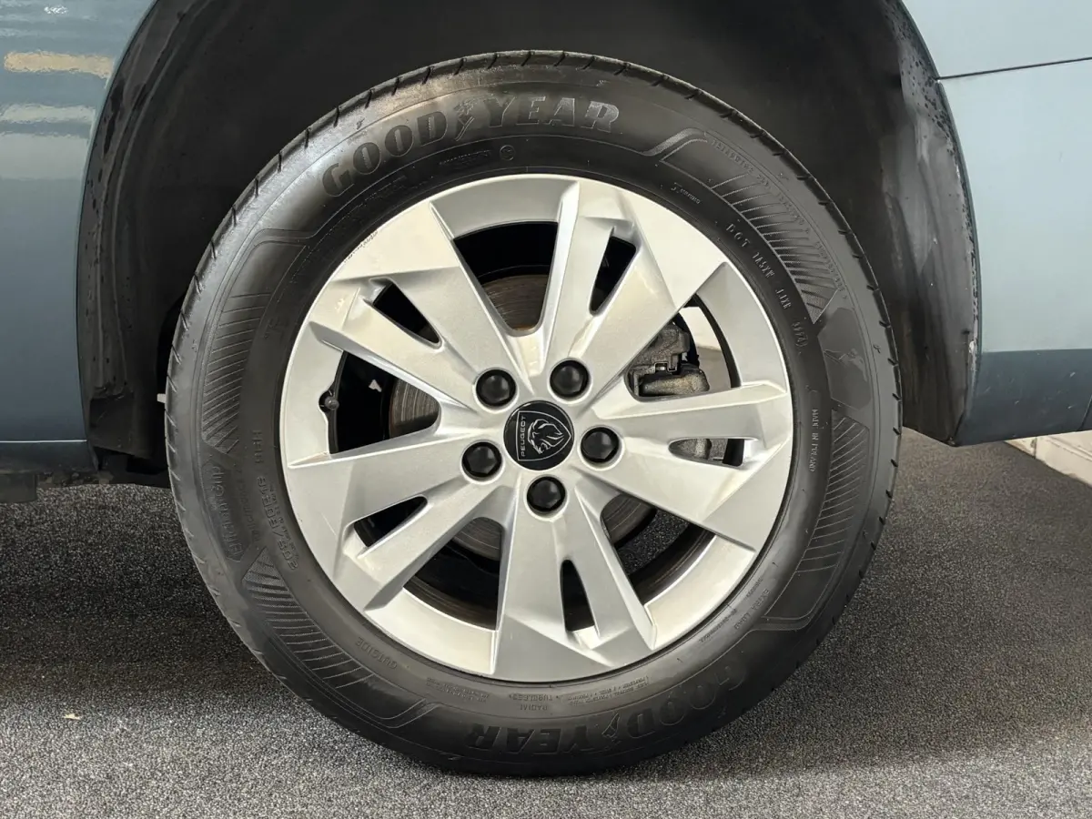 1.5 HDI 130PK L1 130PK NIEUW MODEL Airco Cruise Control  LM velgen Navi Trekhaak PDC V&A Camera