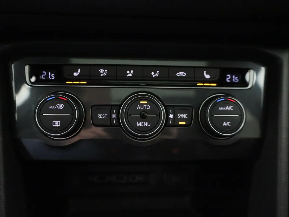 1.5 TSI Highline Business R | Automaat | Panoramadak | Stoelverwarming | Achteruitrijcamera | Parkeersensoren |