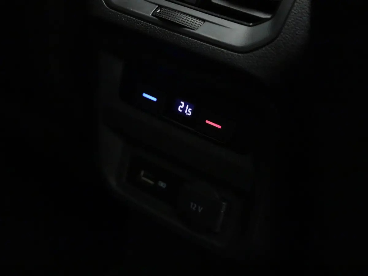 1.5 TSI Highline Business R | Automaat | Panoramadak | Stoelverwarming | Achteruitrijcamera | Parkeersensoren |