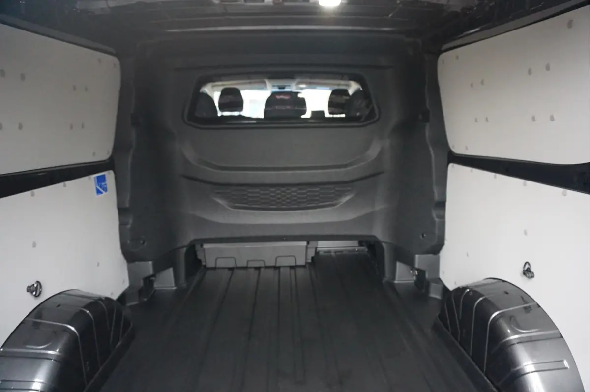 320L 2.5 PHEV 233PK Dubbel Cabine Limited PRIJS INCL. BPM !! 13" Navi, Adap. Cruise, Camera, 17" LM, Trekhaak!! NR. HYBDCG
