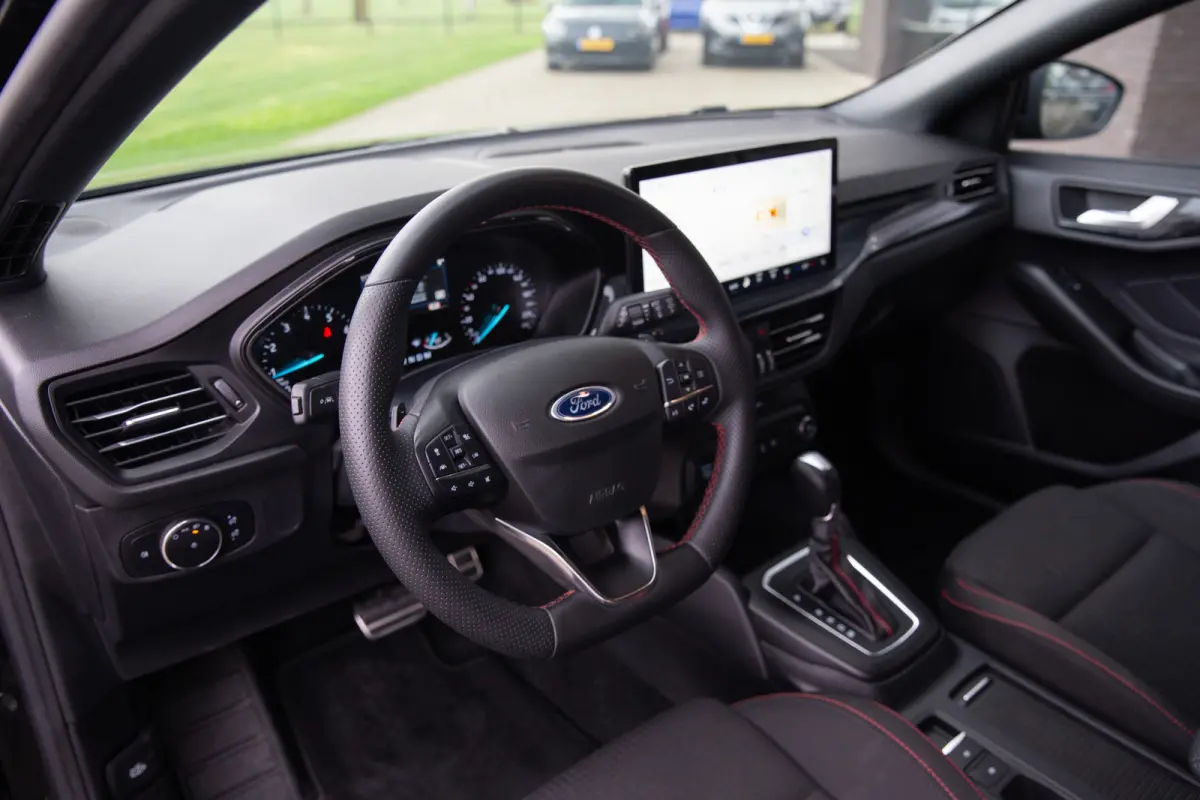 1.0 EcoBoost Hybrid ST Line , Adap. cruise, B&O, Winterpack, Camera 155 PK!