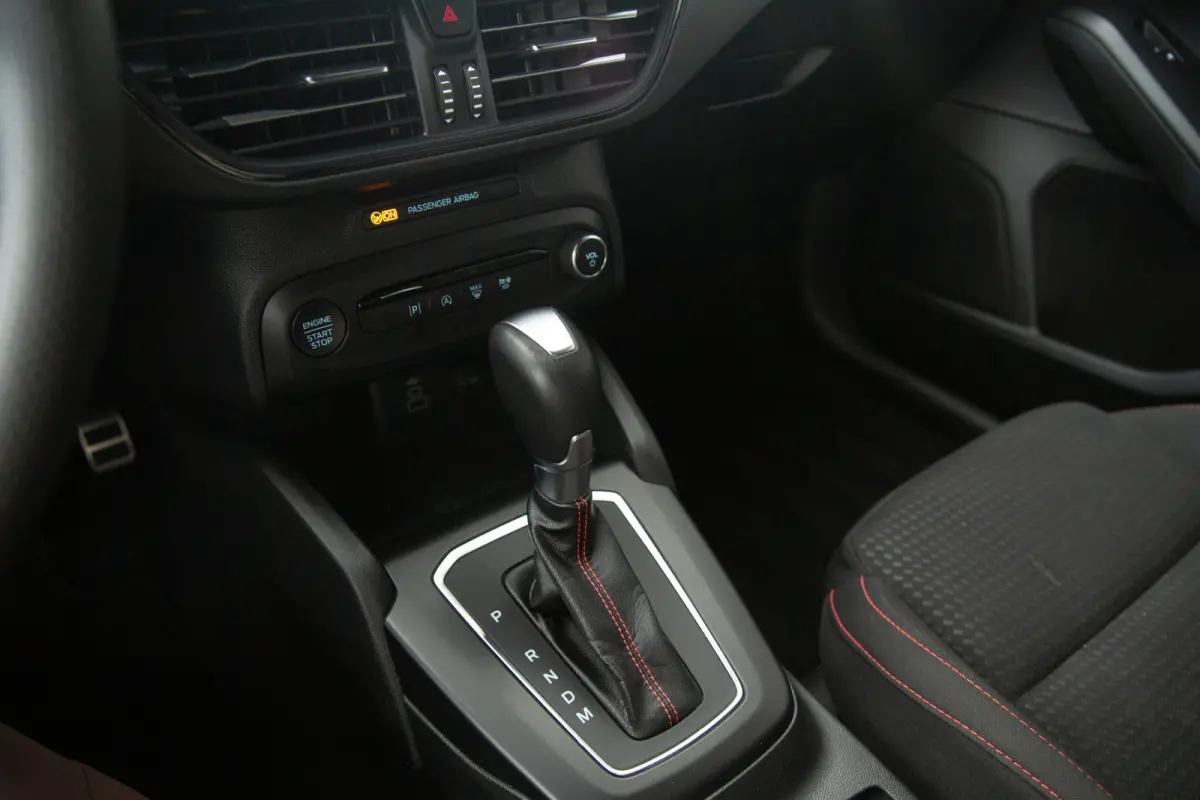 1.0 EcoBoost Hybrid ST Line , Adap. cruise, B&O, Winterpack, Camera 155 PK!