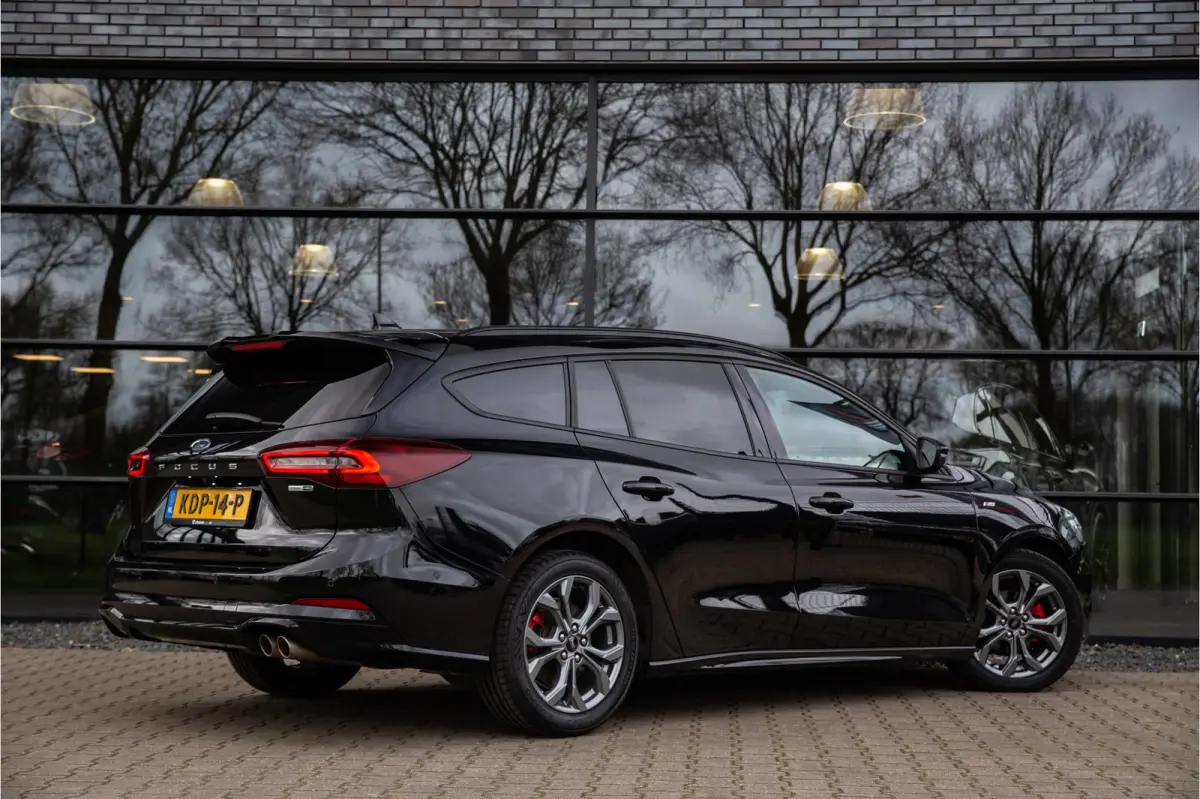 1.0 EcoBoost Hybrid ST Line , Adap. cruise, B&O, Winterpack, Camera 155 PK!