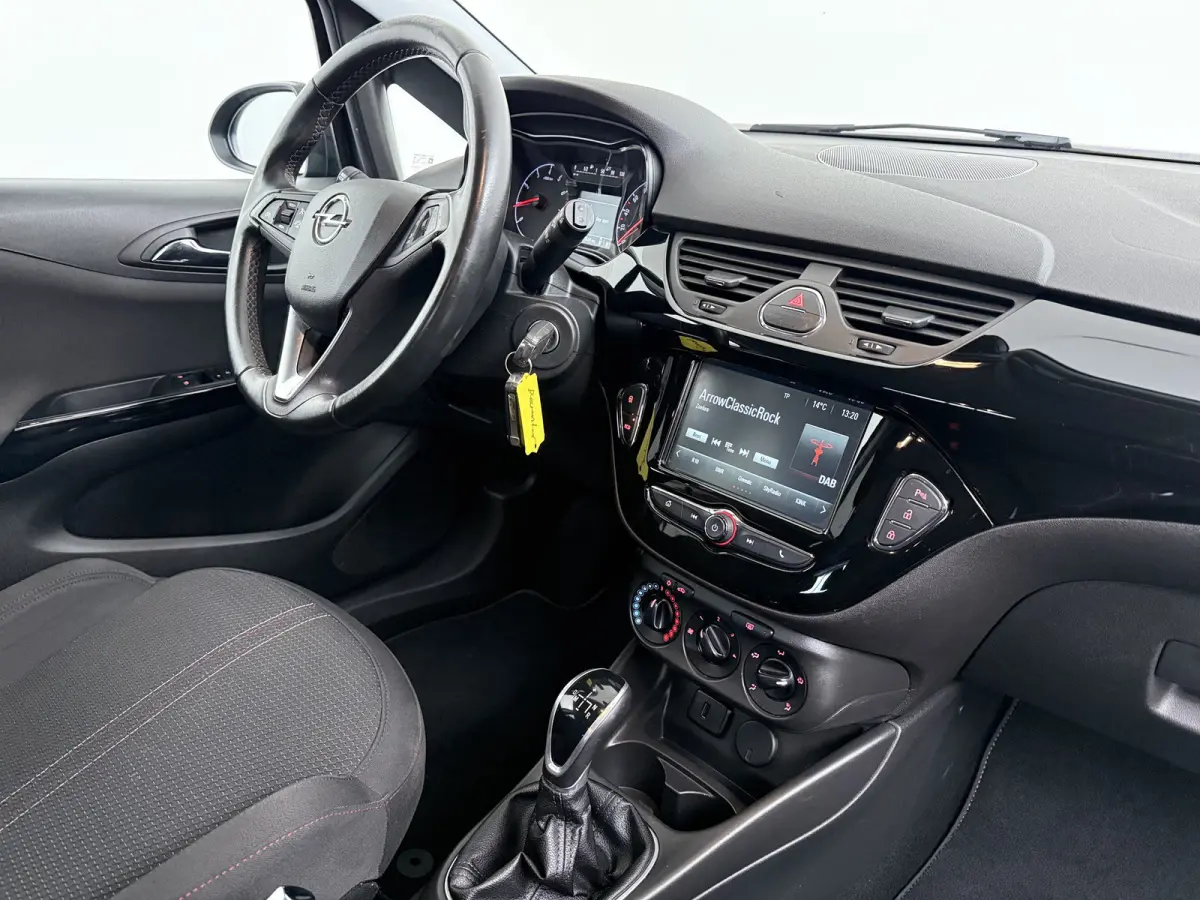 1.4 90 pk 5drs AUTOMAAT Online Edition / Navigatie / Camera / Parkeersensoren / Carplay / DAB / 16'' LMV /