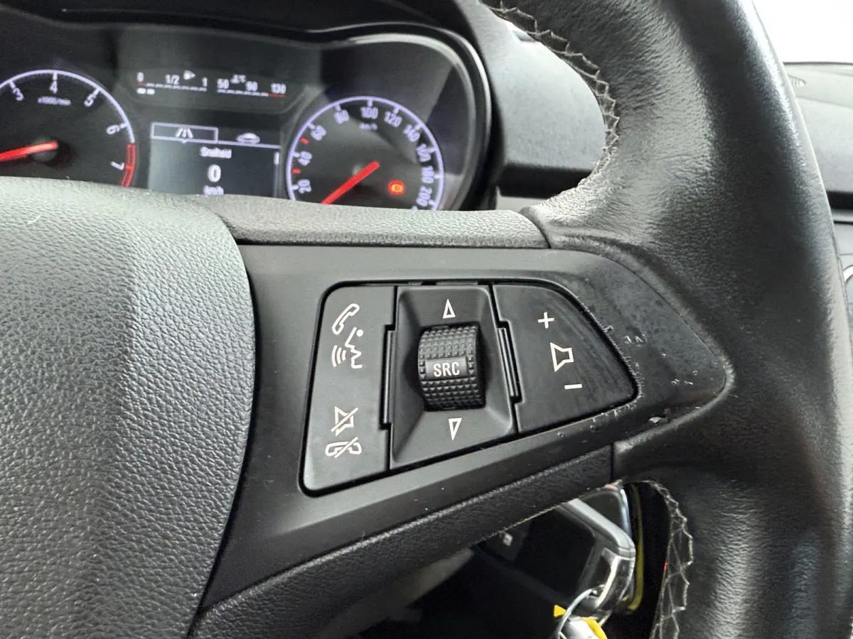 1.4 90 pk 5drs AUTOMAAT Online Edition / Navigatie / Camera / Parkeersensoren / Carplay / DAB / 16'' LMV /