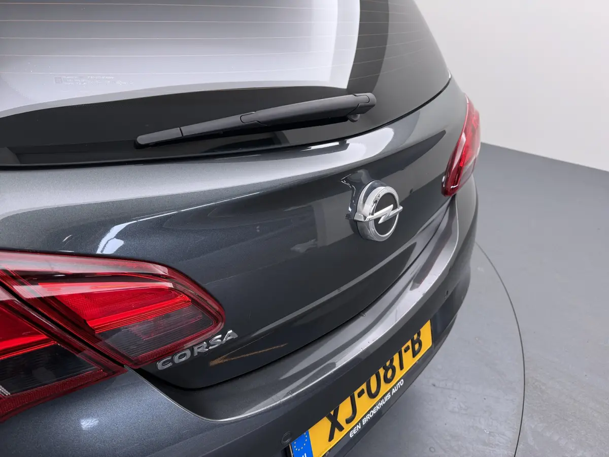 1.4 90 pk 5drs AUTOMAAT Online Edition / Navigatie / Camera / Parkeersensoren / Carplay / DAB / 16'' LMV /