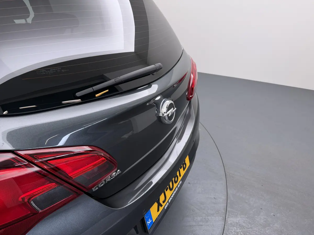 1.4 90 pk 5drs AUTOMAAT Online Edition / Navigatie / Camera / Parkeersensoren / Carplay / DAB / 16'' LMV /