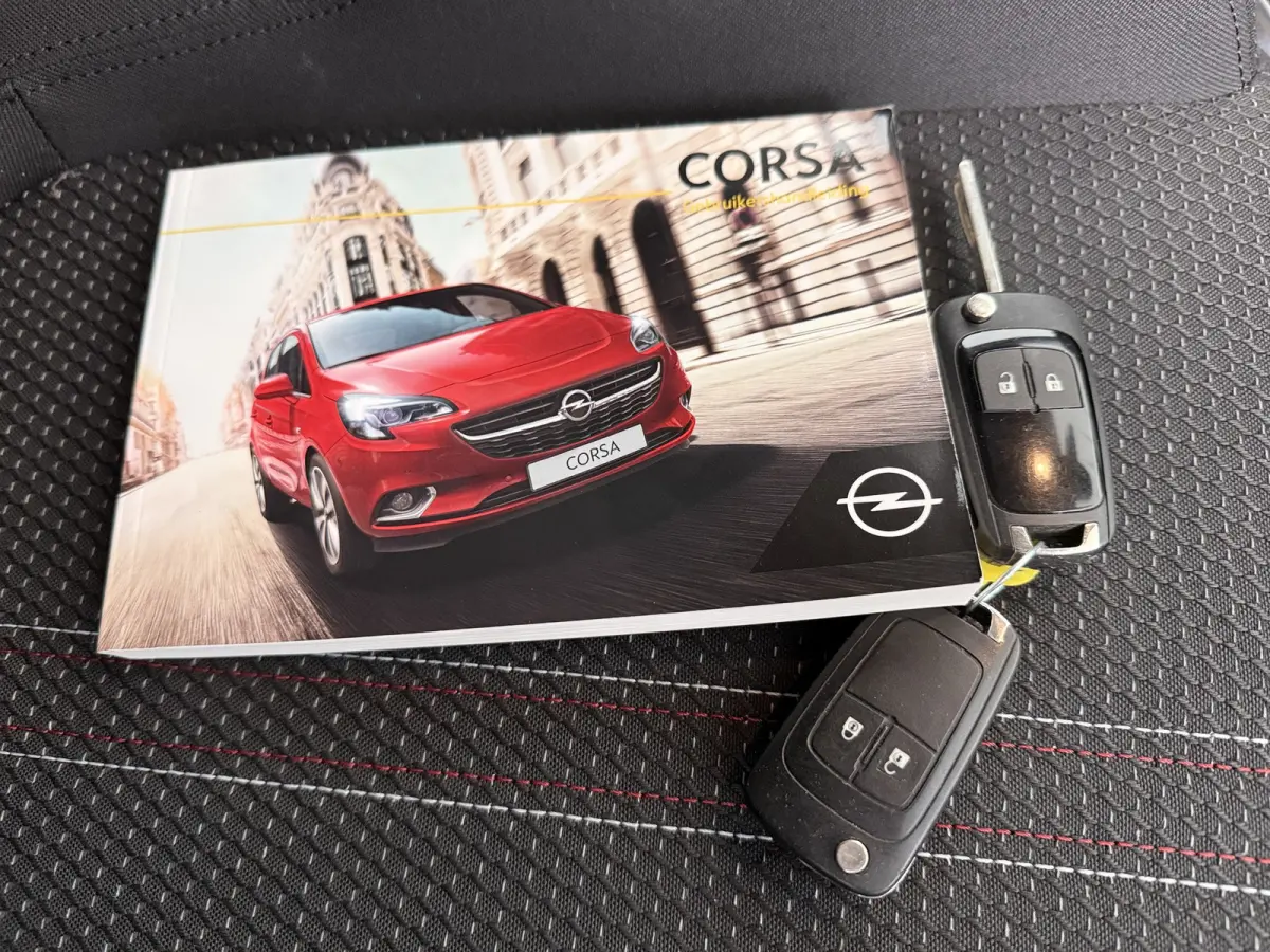 1.4 90 pk 5drs AUTOMAAT Online Edition / Navigatie / Camera / Parkeersensoren / Carplay / DAB / 16'' LMV /