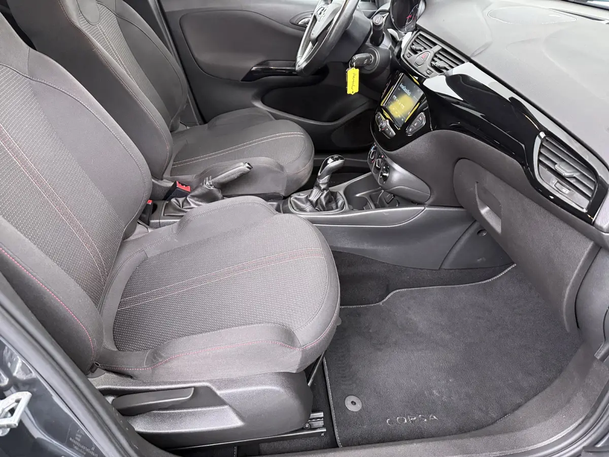 1.4 90 pk 5drs AUTOMAAT Online Edition / Navigatie / Camera / Parkeersensoren / Carplay / DAB / 16'' LMV /