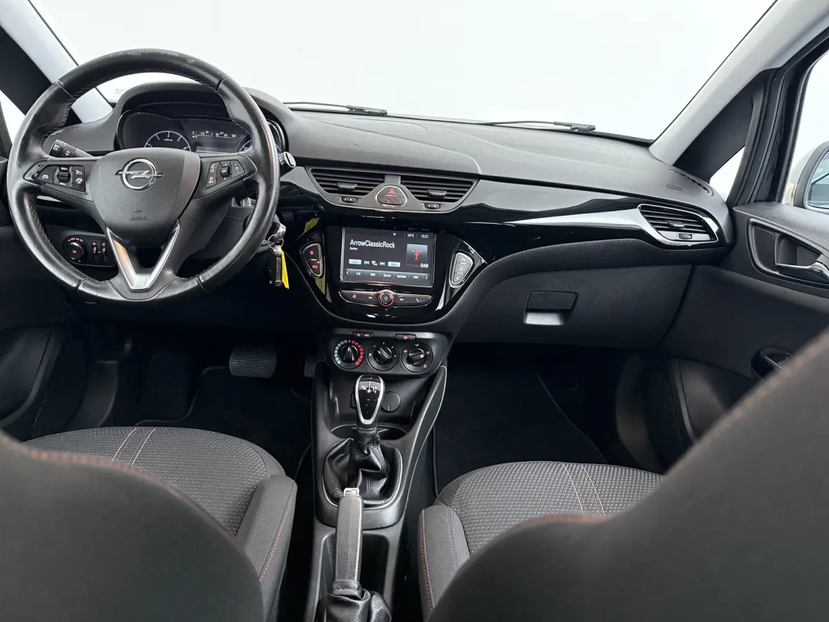 1.4 90 pk 5drs AUTOMAAT Online Edition / Navigatie / Camera / Parkeersensoren / Carplay / DAB / 16'' LMV /